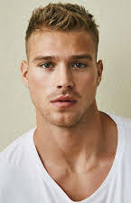 Matthew Noszka como 