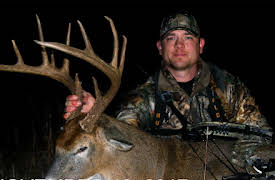 The Hunting Public: November 12 - Private Land: Decoy Hunt, Buck Rattled in from 300 Yards