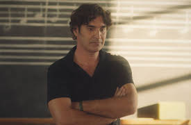 Maestro in Blue: En hårdhänt man ... sjunker