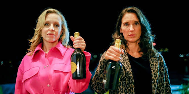 02:10: Vorstadtweiber (S05/E10) | One | 12/19 2025