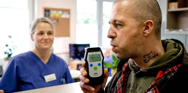 18:15: Ausgetrunken - Der tägliche Kampf gegen den Alkohol | NDR Fernsehen | 1/22 2026