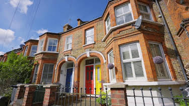 21:00: Boligjakten UK (S28 E1) (S28) | TV6 | 4/29 2026