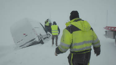 11:00 PM: Ice Road Rescue | Nat Geo Wild | 3/30 2026