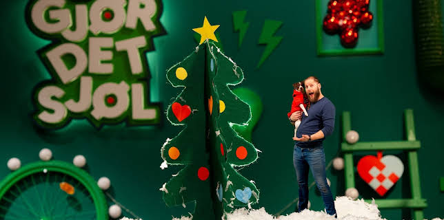 18:20: Gjør det sjøl Julekalender: Minijuletre | NRK Tegnspraak | 12/12 2025