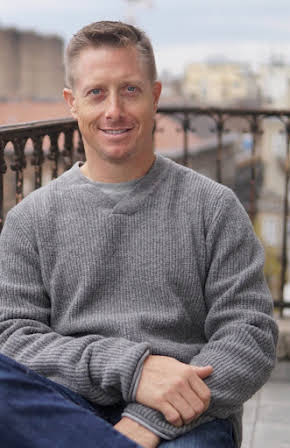 Chris O'Hara as 