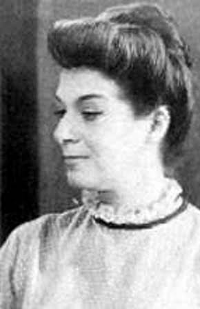 Angelines Fernández as 