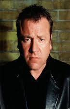 Ray Winstone como 