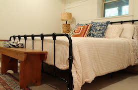 The Williams Family Cabin: Backstage Bunk Room