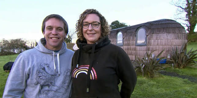 7:55 PM: Four in a Bed | More 4 | 12/7 2025