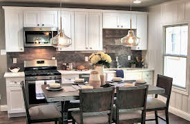 Flip or Flop Fort Worth, Season 1: Texas-style Cape Cod Cottage