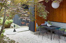 Decorate like a Designer, with Jonathan Adler: Take Design Outdoors