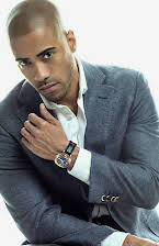 Brad James som Officer Carter