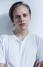 Valter Skarsgård som 