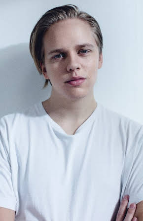 Valter Skarsgård as 
