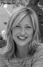 Joey Lauren Adams as 