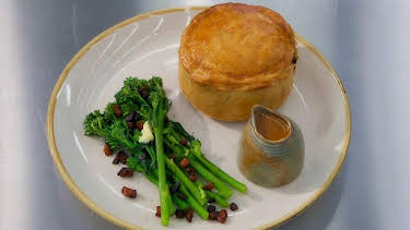 10:00 PM: Celebrity MasterChef (S20 E10) (S20) | BBC One Northern Ireland | 12/8 2025