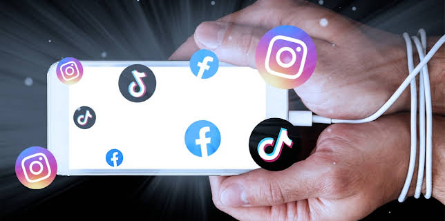 21:00: Die Psychotricks von Social Media | ARD Alpha | 11/12 2025