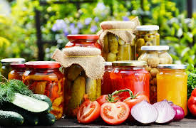 Pioneering Skills for Everyone: Modern Homesteading: Preserving Food by Pickling and Fermenting