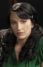 Claudia Black como 