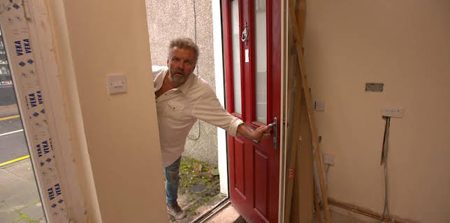 11:30 AM: Homes Under the Hammer (S27) | BBC One | 11/21 2025