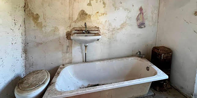 7:30 PM: Amanda & Alan's Greek Job (S1 E7) (S1) | BBC One Wales | 2/6 2026