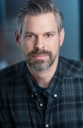 Richard Davis as 