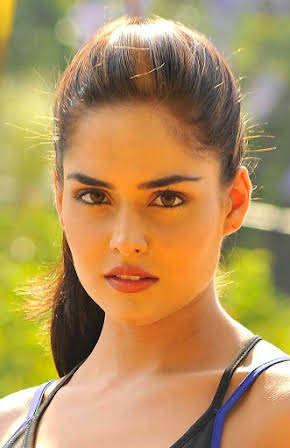 Nathalia Kaur as 