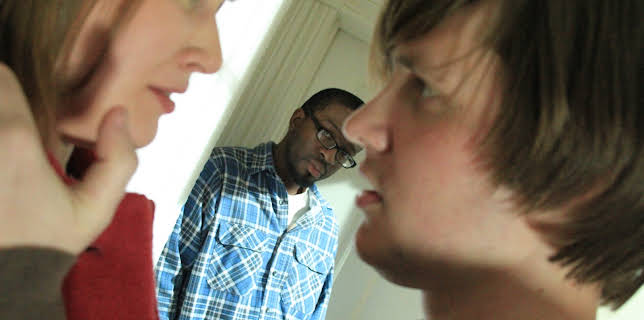 04:40: Evil Kin (S3 E1) (S3) | Kanal 11 | 12/14 2025