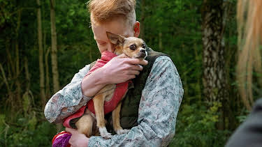 20:40: Fra bølle til bestevenn: Rett deg opp og gå! | NRK Tegnspraak | 5/3 2026