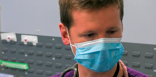 10:00 PM: 24 Hours in A&E | More 4 | 2/22 2026