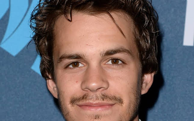 Johnny Simmons