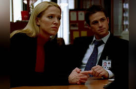 Without a Trace Season 1: Between the Cracks