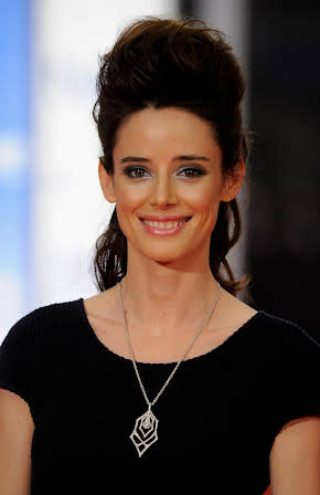 Pilar López de Ayala as 