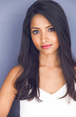 Shoba Narayan as Hallway Girl 
  
  
  (as Shoba Narayanan)