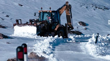 1:00 AM: Winter Road Rescue (S2 E1) (S2) | Paramount | 9/24 2026