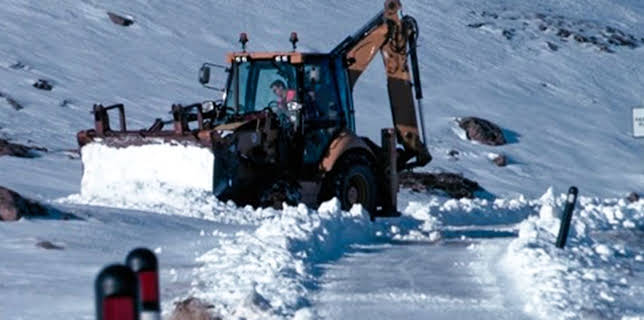 12:35 PM: Winter Road Rescue (S2 E1) (S2) | Paramount | 11/9 2025