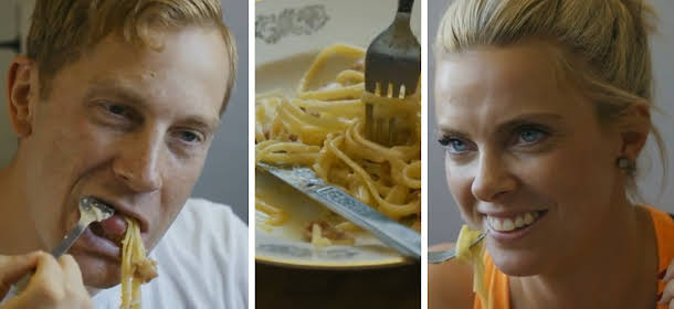 Pinsamt sexsnack i "Gift vid första ögonkastet" - par äter "förspels-pasta"