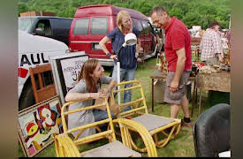 Flea Market Flip Season 1: Creative Best Friends Flip
