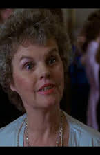 Madeleine Sherwood como Miss Lucy