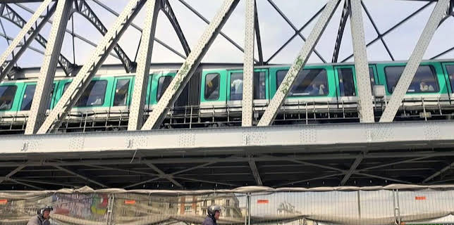 22:10: Auf den Spuren von Amélie Poulain | Arte | 1/28 2026