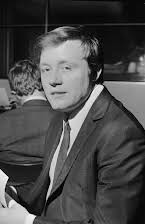 John Bindon como Buster