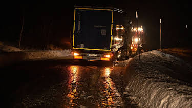 12:00 AM: Ice Road Rescue | Nat Geo Wild | 12/9 2025