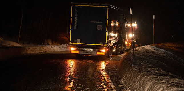 11:00 PM: Ice Road Rescue | Nat Geo Wild | 12/8 2025