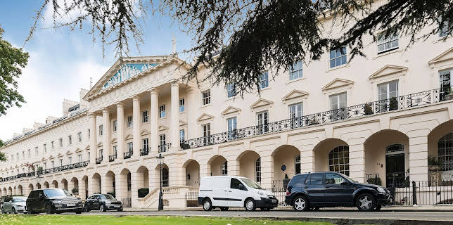 10:00 PM: Britain's Most Expensive Houses | More 4 | 12/10 2025