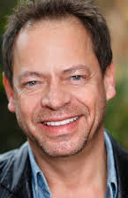 Stacy Shane som Stern Faced Advisor