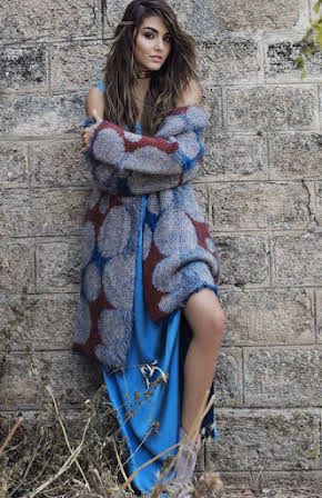 Hande Erçel as 