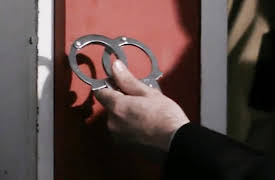 Good Cop, Bad Cop, Season 1: Handcuffs