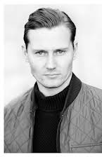 Mads Kruse som Mand i bank