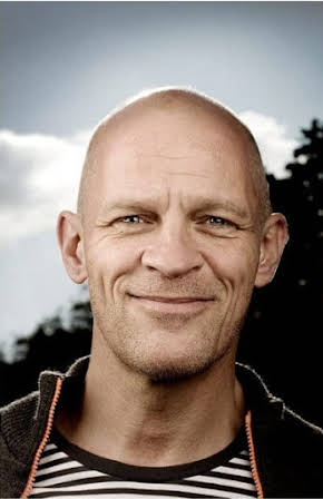 Lars Bom as 