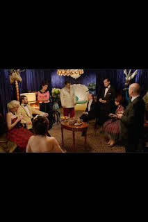 03:17: Los pequeños asesinatos de Agatha Christie: años 50 (T1): Ep.6 Cartas sobre la mesa | COSMO | 10/12 2026